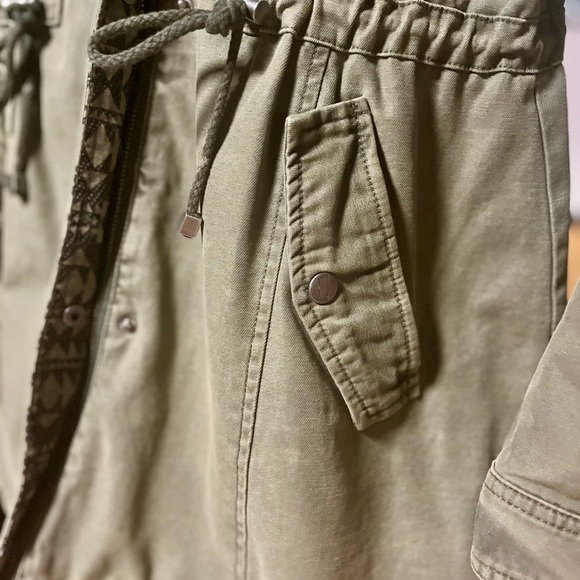 Levi's Green Utility Jacket with Hood and Aztec designed Sleeves - Picture 9 of 11